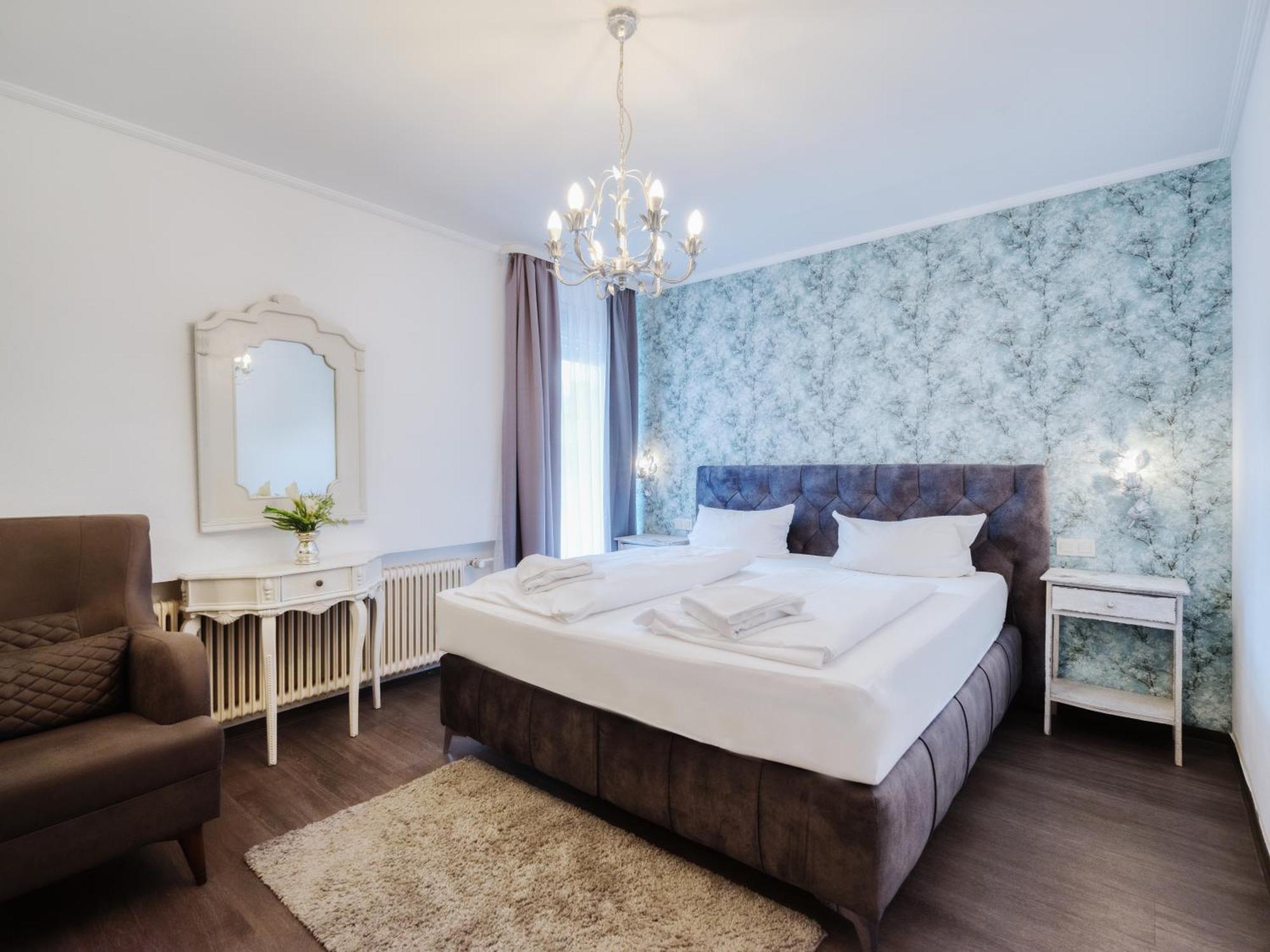 Hotel-Restaurant Central Am Koenigshof 비엔하임 외부 사진